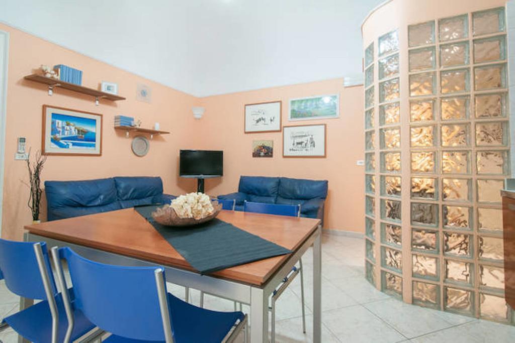 Turenum Apartment Trani Bagian luar foto