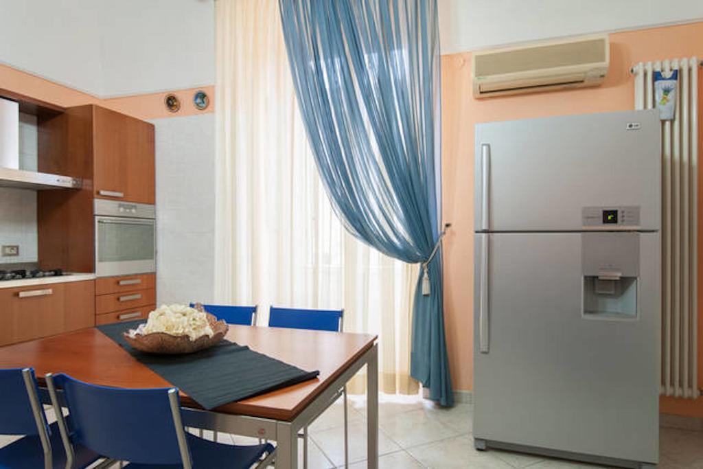 Turenum Apartment Trani Bagian luar foto
