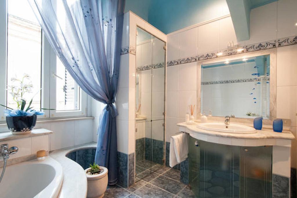 Turenum Apartment Trani Bagian luar foto