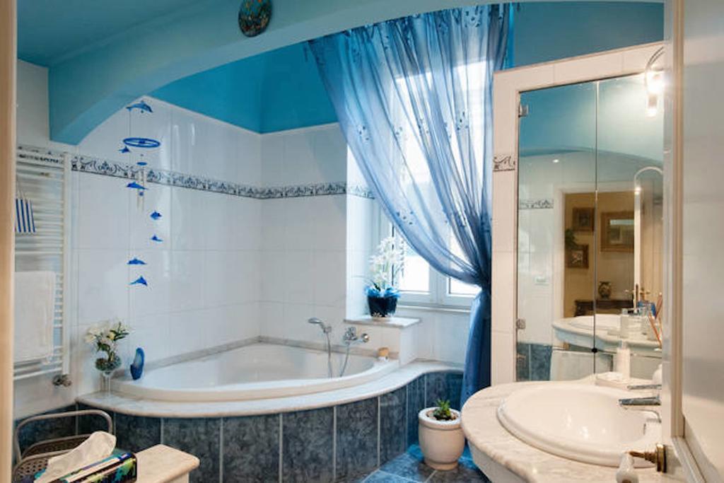 Turenum Apartment Trani Bagian luar foto