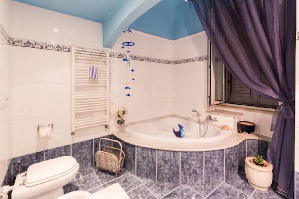 Turenum Apartment Trani Bagian luar foto